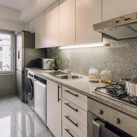 Flores - 1 Bedroom And Parking In Estrela