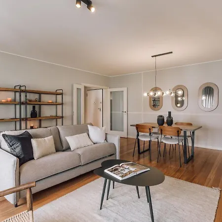 Апартаменти Flores - 1 Bedroom And Parking In Estrela *