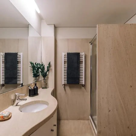 Flores - 1 Bedroom And Parking In Estrela Lissabon